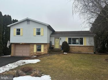 123 RIDGE AVE., CENTRE HALL, PA 16828