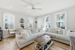 44 Dereef Court photo 4