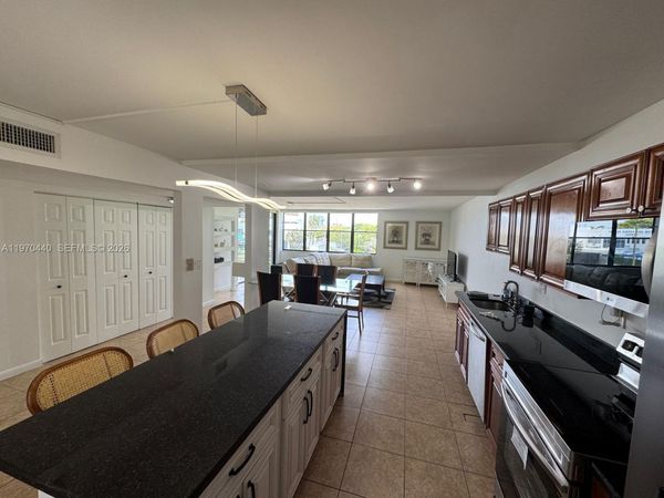 20381 NE 30th Ave, Unit 324-7, Aventura, FL 33180