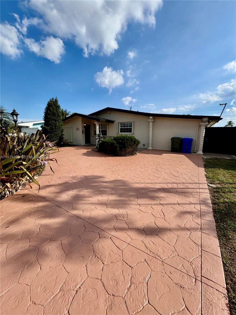 7910 NW 12th St, Pembroke Pines, FL 33024 Photo