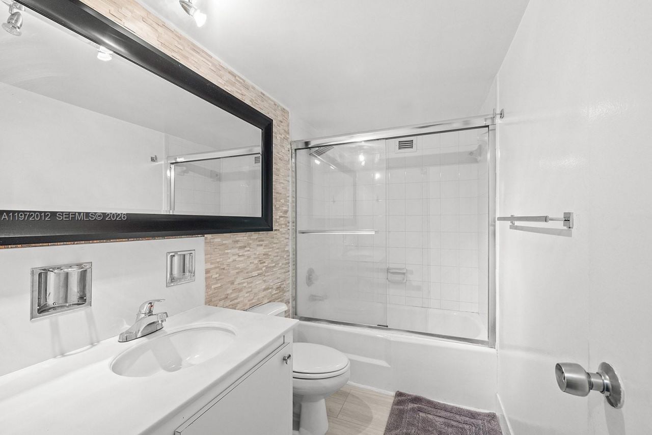 5161 Collins Ave, Unit 910, Miami Beach, FL 33140 Photo