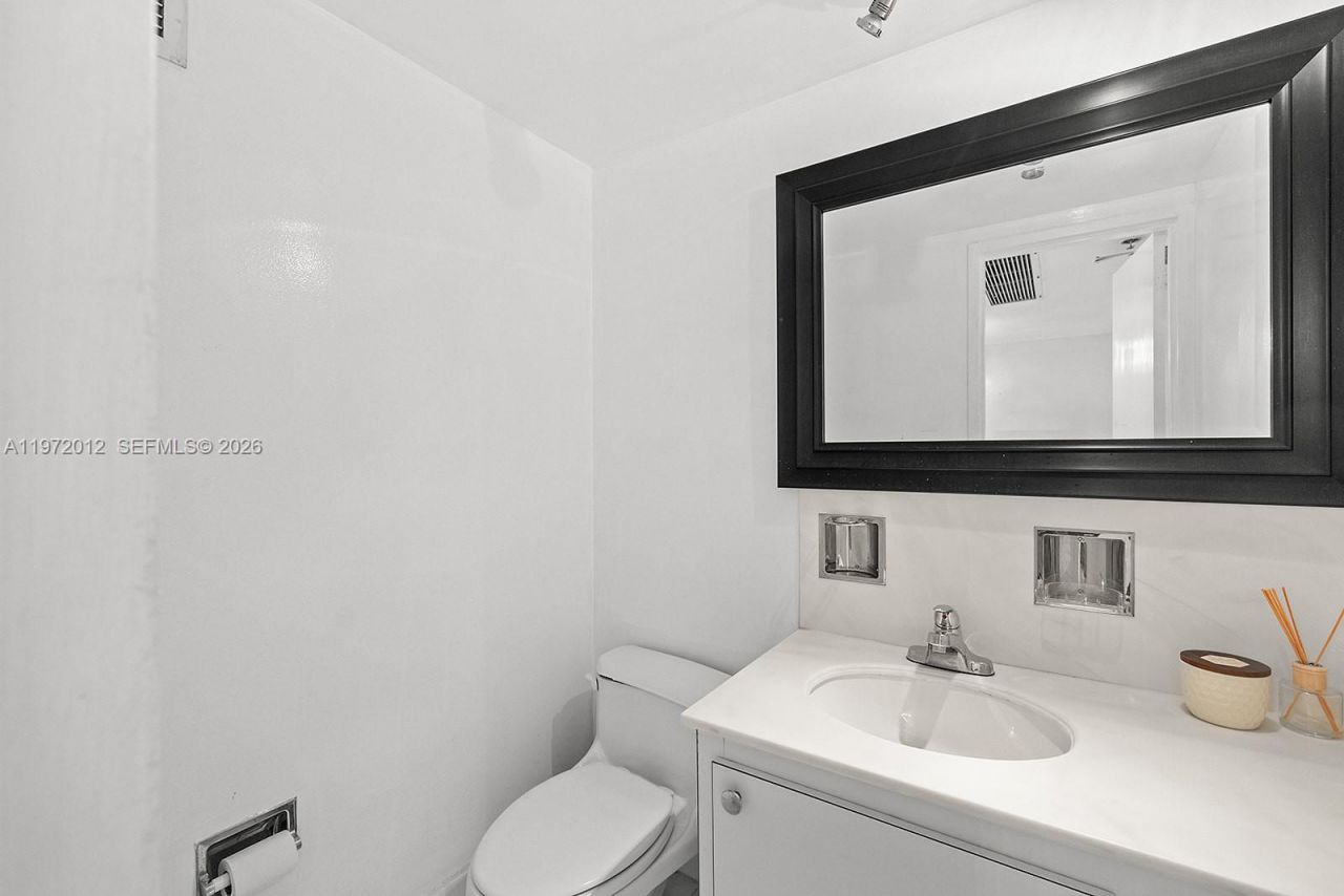 5161 Collins Ave, Unit 910, Miami Beach, FL 33140 Photo