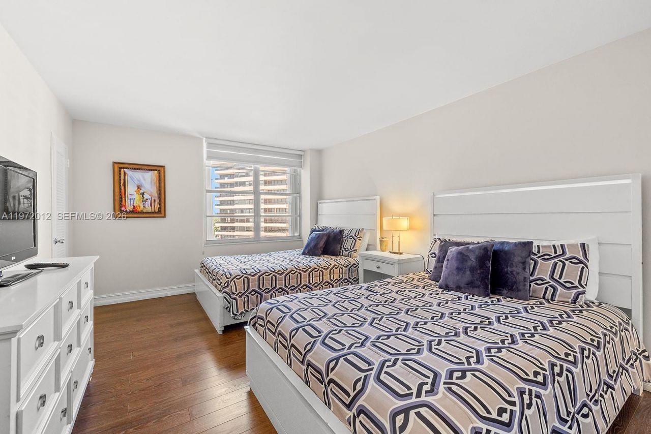 5161 Collins Ave, Unit 910, Miami Beach, FL 33140 Photo