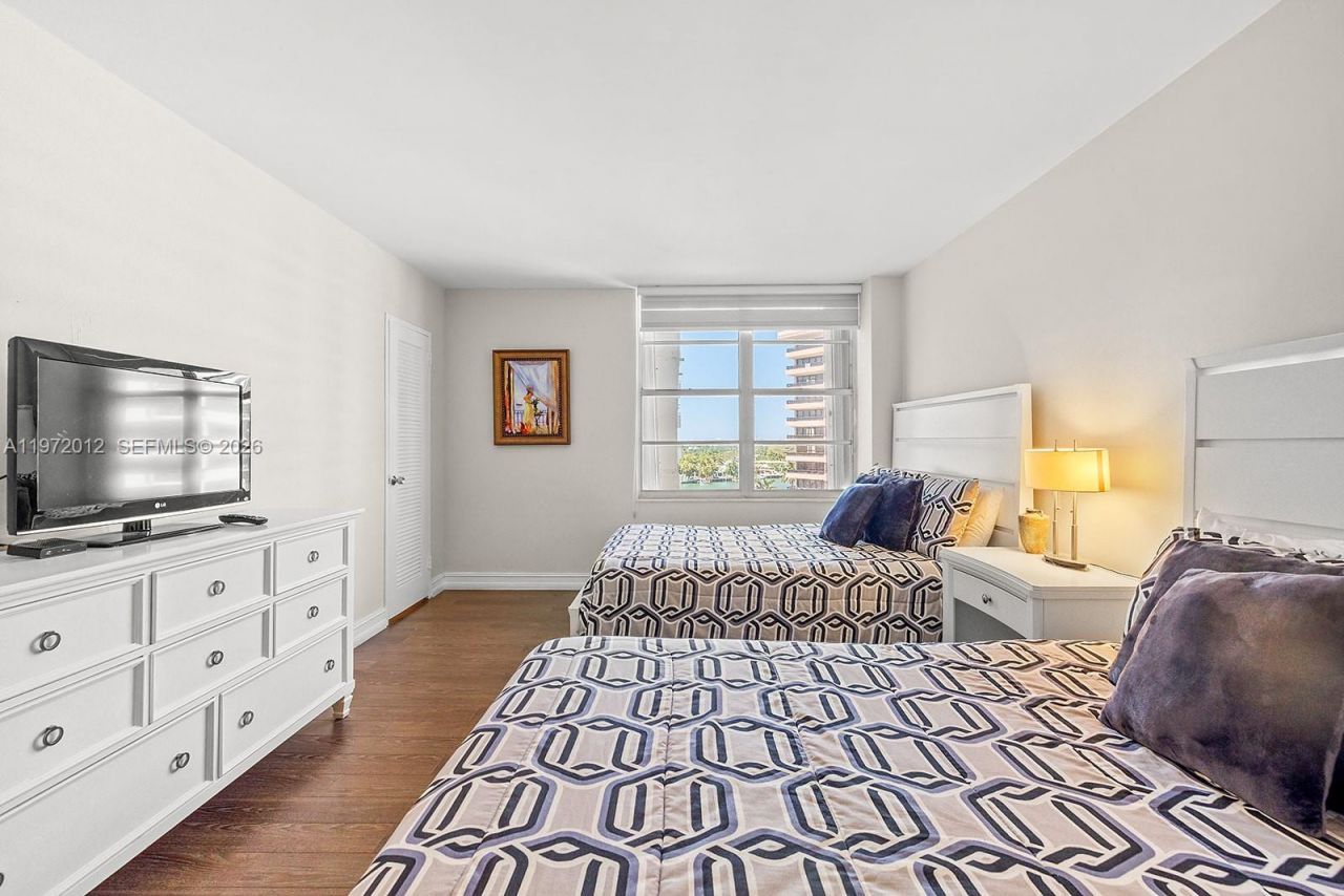 5161 Collins Ave, Unit 910, Miami Beach, FL 33140 Photo