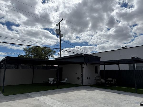 561 NW 29th St , Miami, FL 33127
