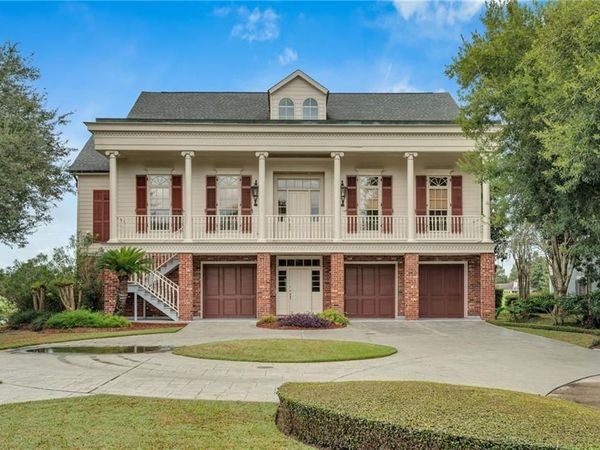 7 GOLF VILLA Drive, New Orleans, LA 70131