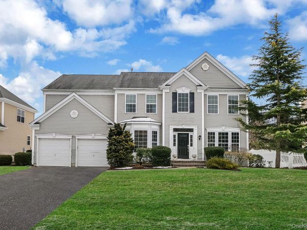 27 Avolet Court , Mount Sinai, NY 11766