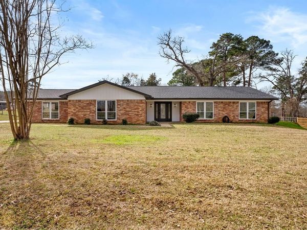 310 Windridge, Palestine, TX 75801