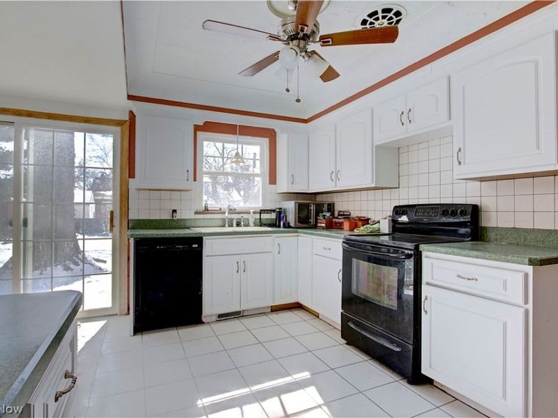 15801 Edgecliff Avenue, Cleveland, OH 44111 Photo 12