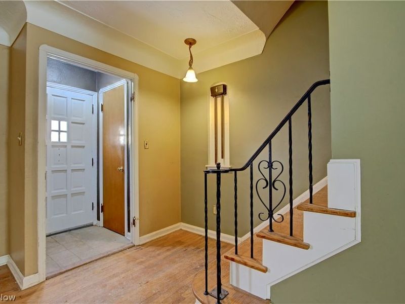 15801 Edgecliff Avenue, Cleveland, OH 44111 Photo 3