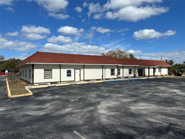 401 E NORTH BOULEVARD , LEESBURG, FL 34748