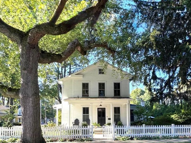 235 E Elm Street, Granville, OH 43023 Photo 1