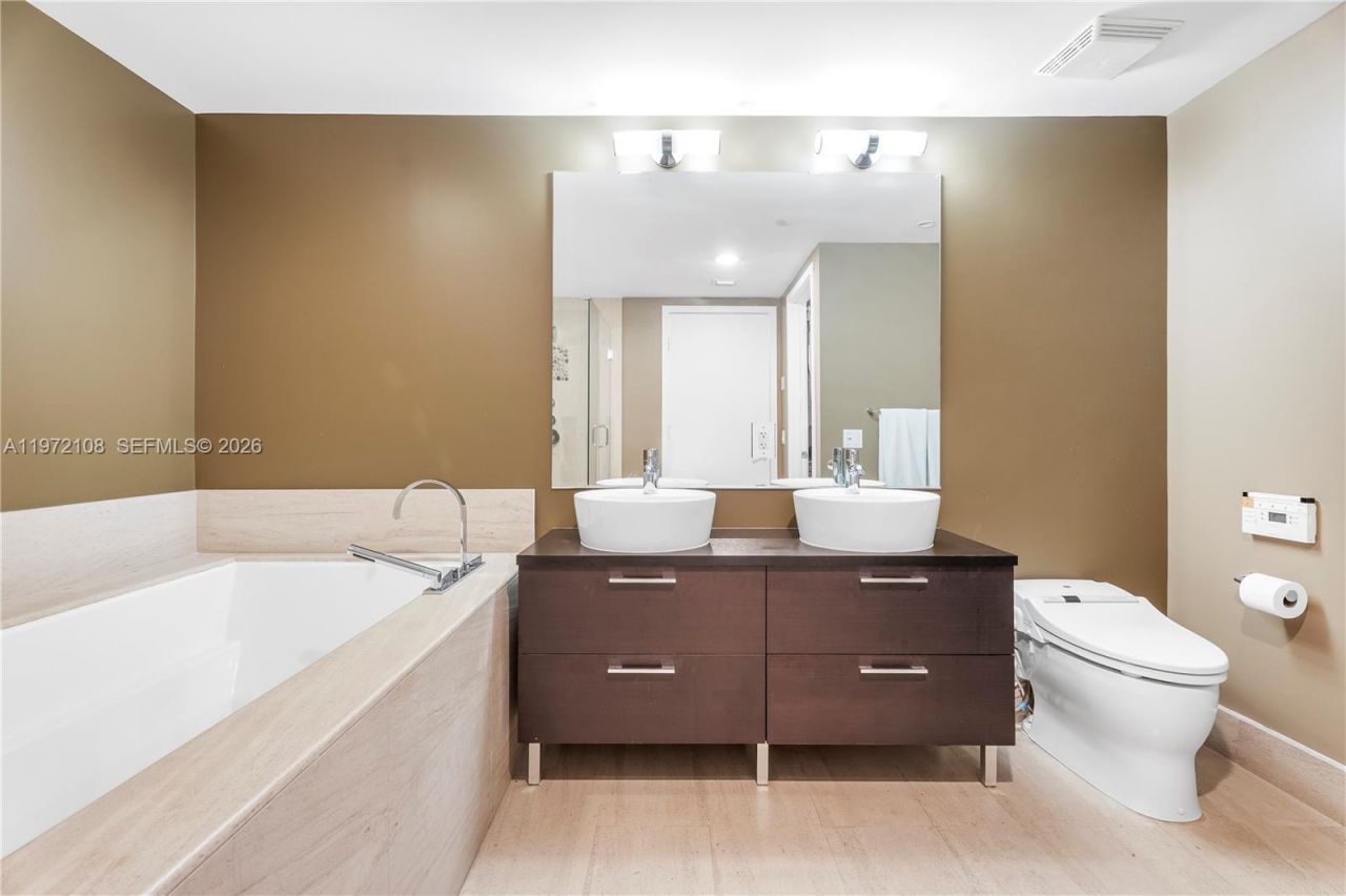 5875 Collins Ave , Unit 1004, Miami Beach, FL 33140 Photo