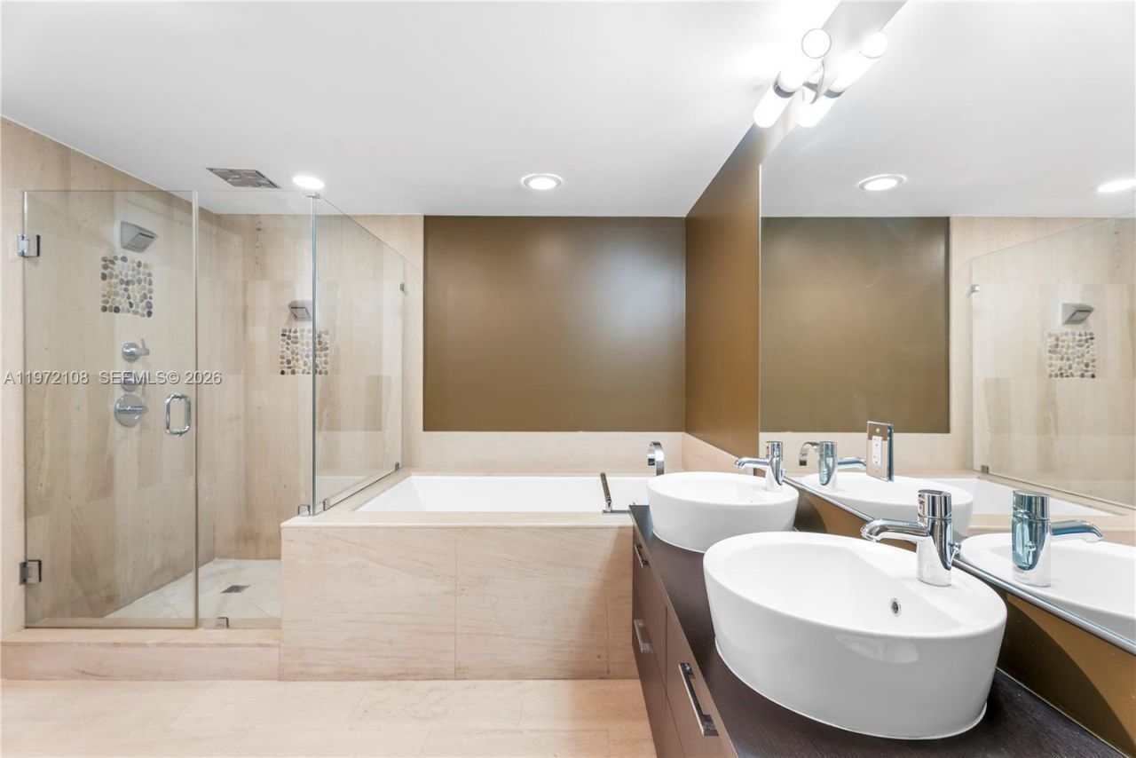 5875 Collins Ave , Unit 1004, Miami Beach, FL 33140 Photo