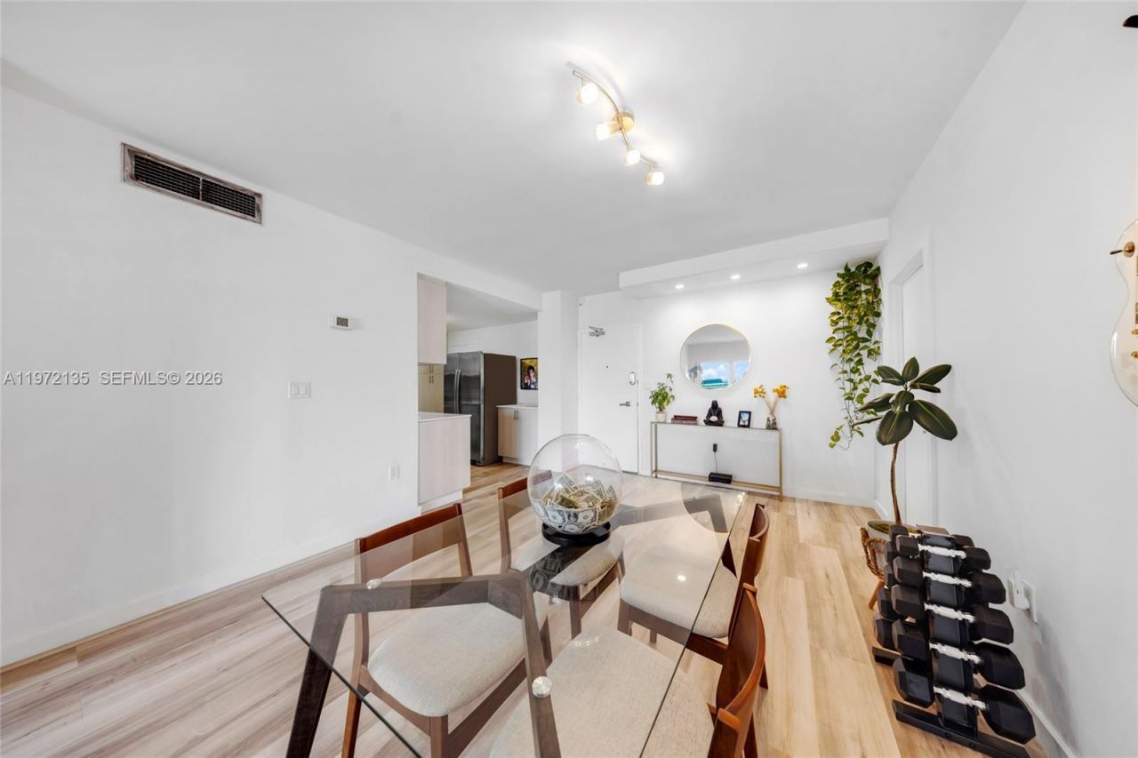 300 Bayview Dr , Unit 1614, Sunny Isles Beach, FL 33160 Photo