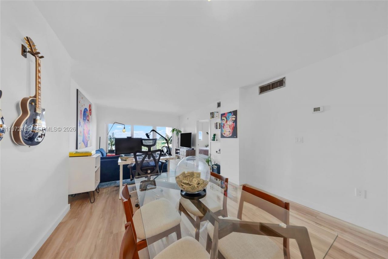 300 Bayview Dr , Unit 1614, Sunny Isles Beach, FL 33160 Photo