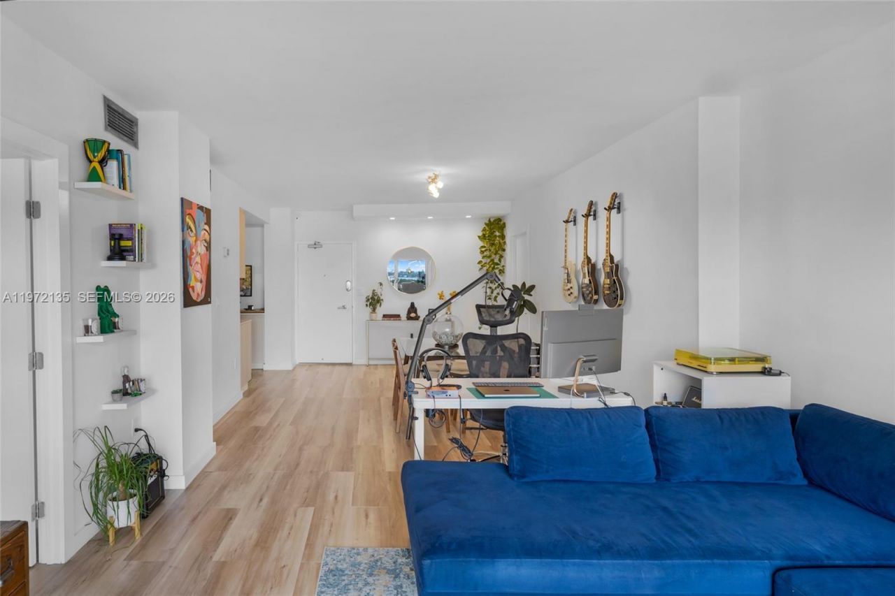 300 Bayview Dr , Unit 1614, Sunny Isles Beach, FL 33160 Photo