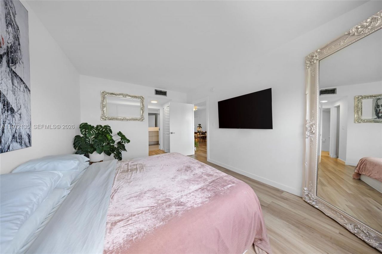 300 Bayview Dr , Unit 1614, Sunny Isles Beach, FL 33160 Photo