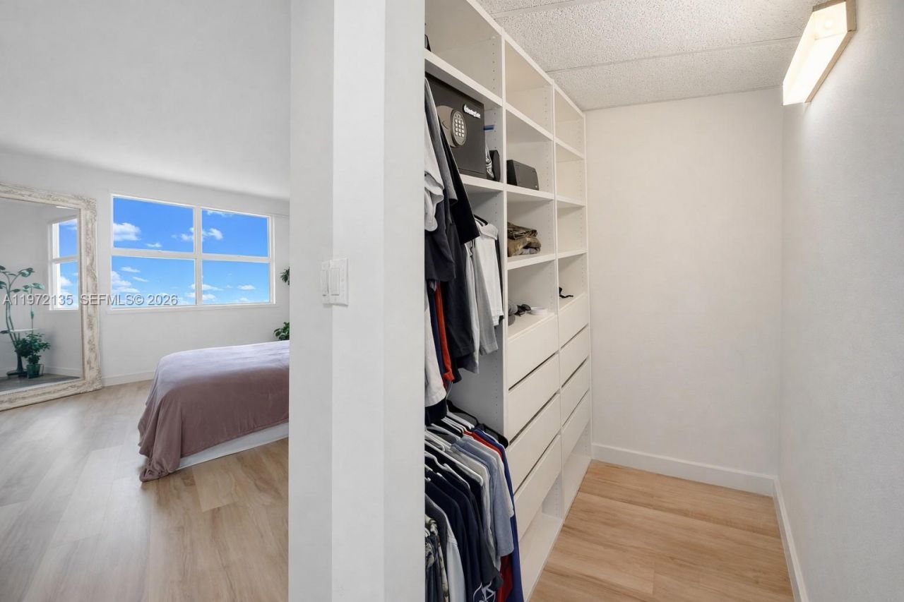 300 Bayview Dr , Unit 1614, Sunny Isles Beach, FL 33160 Photo