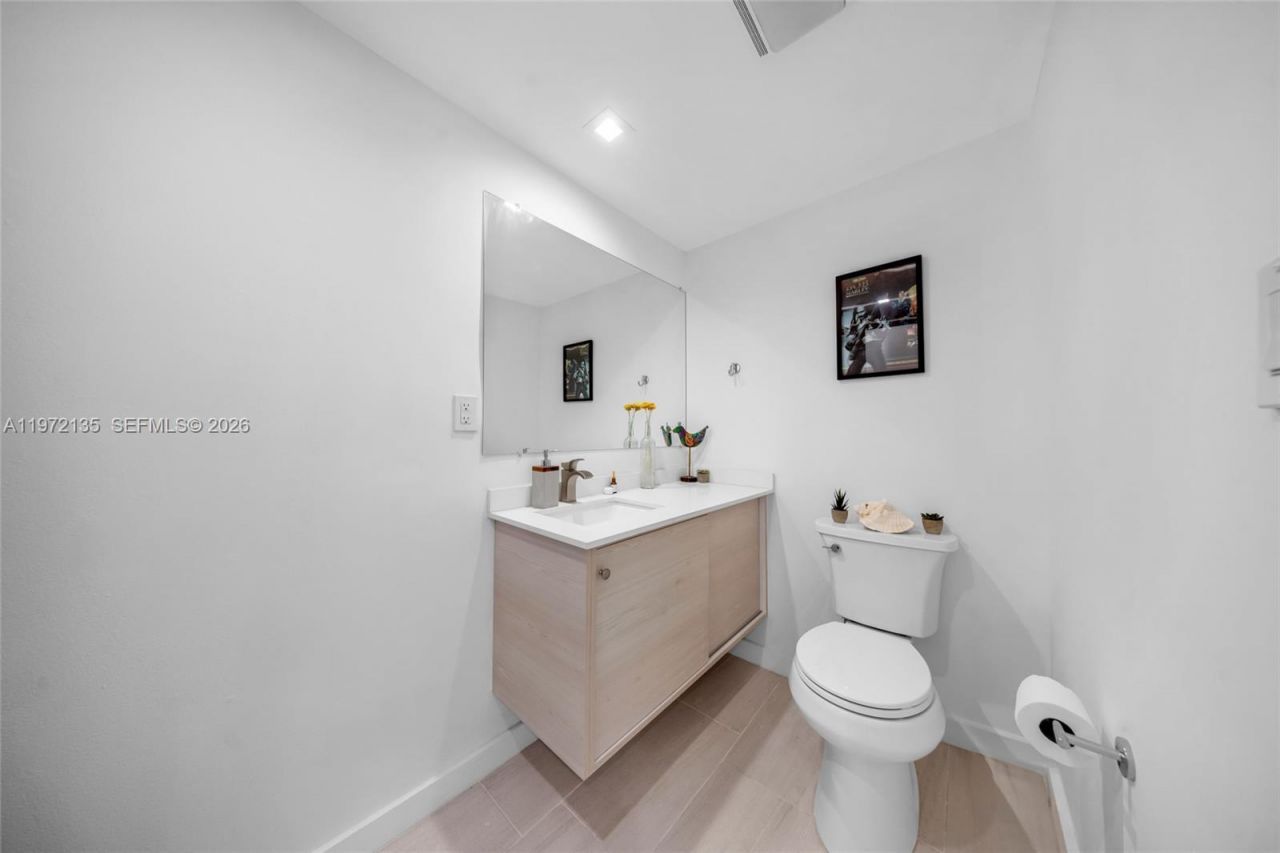 300 Bayview Dr , Unit 1614, Sunny Isles Beach, FL 33160 Photo