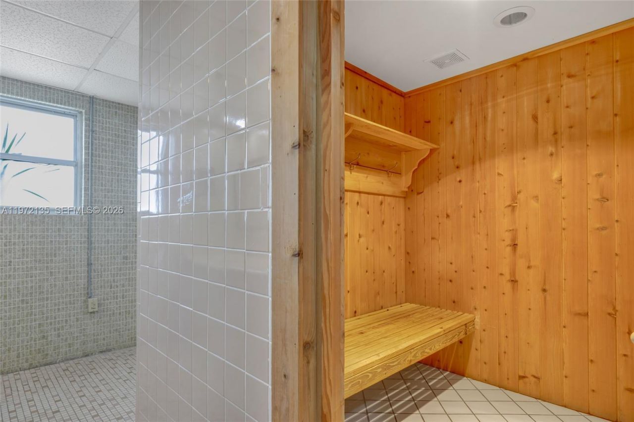 300 Bayview Dr , Unit 1614, Sunny Isles Beach, FL 33160 Photo