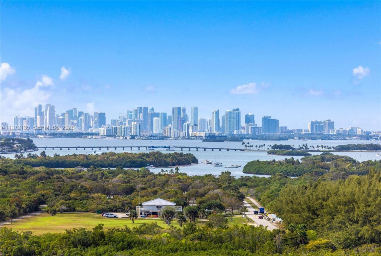 300 Bayview Dr , Unit 1614, Sunny Isles Beach, FL 33160 Photo