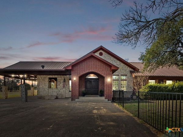 2795 W Highway 290 , Dripping Springs, TX 78620