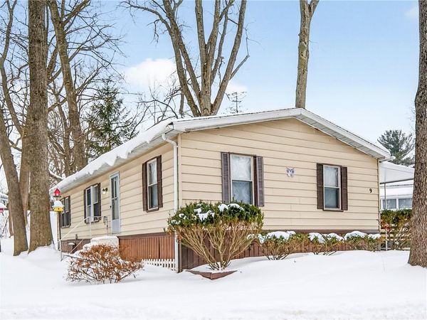 9 Oakside Drive, Rochester, NY 14625