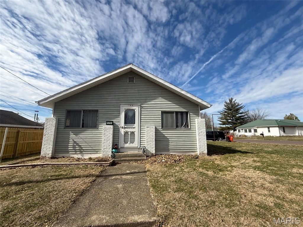 129 N Hudson Street, Vandalia, IL 62471 Main Photo