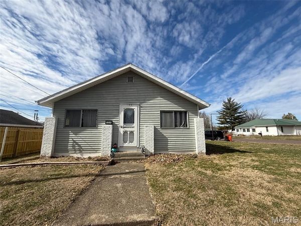 129 N Hudson Street , Vandalia, IL 62471