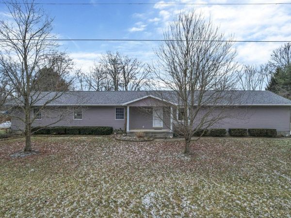 29 1st Avenue SW, Etna, OH 43062