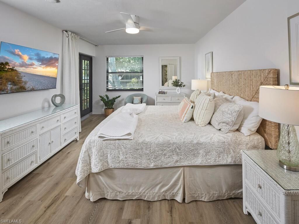 600 Neapolitan Way, Unit 230, Naples, FL 34103 Photo