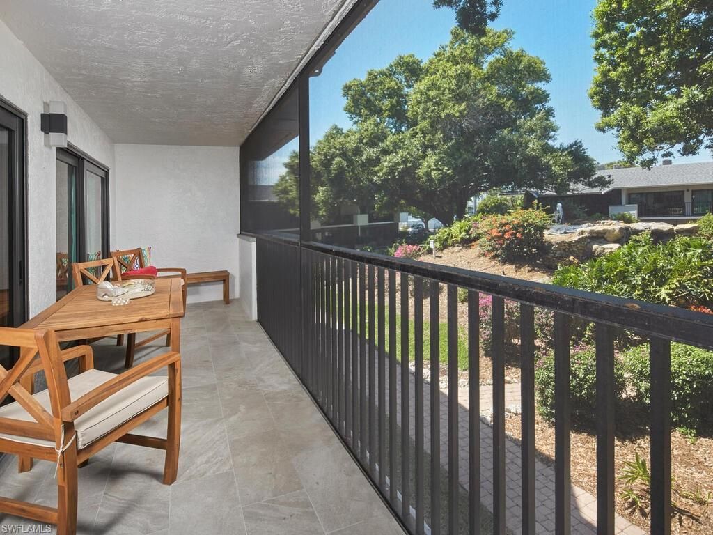 600 Neapolitan Way, Unit 230, Naples, FL 34103 Photo