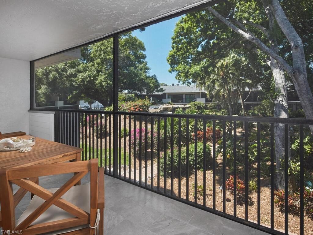 600 Neapolitan Way, Unit 230, Naples, FL 34103 Photo