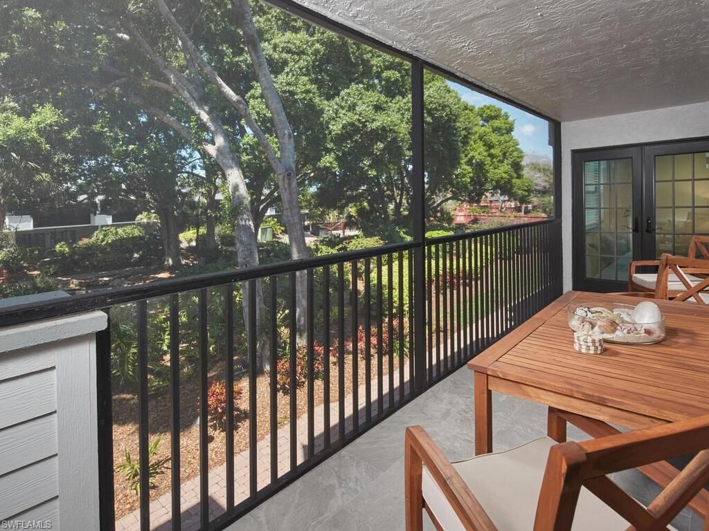 600 Neapolitan Way, Unit 230, Naples, FL 34103 Photo