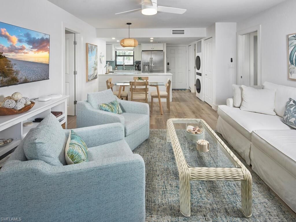 600 Neapolitan Way, Unit 230, Naples, FL 34103 Photo