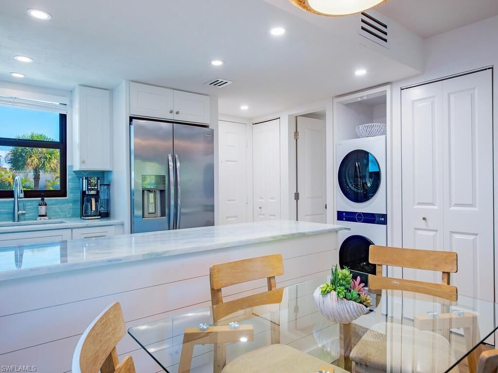 600 Neapolitan Way, Unit 230, Naples, FL 34103 Photo