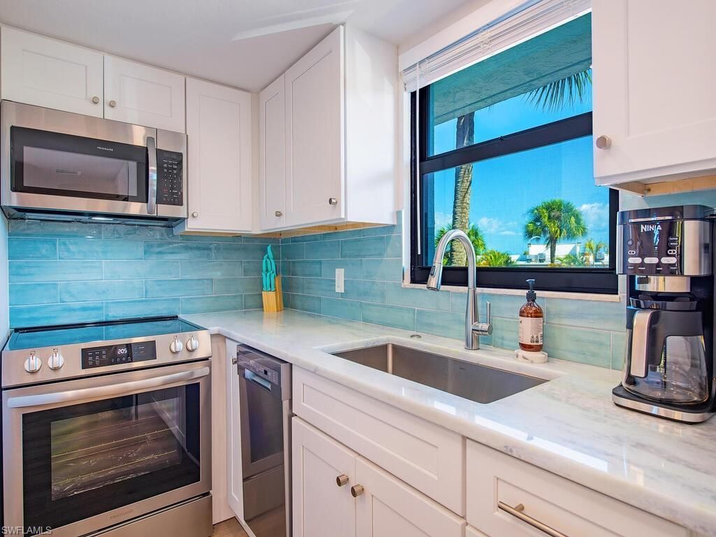 600 Neapolitan Way, Unit 230, Naples, FL 34103 Photo