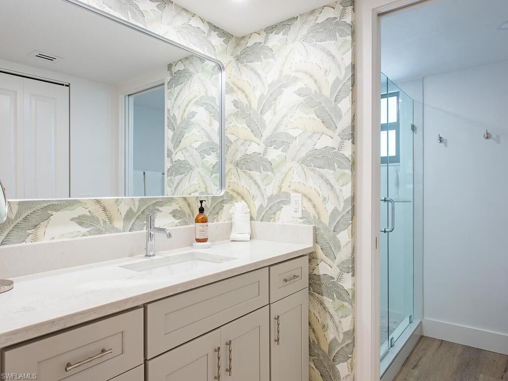 600 Neapolitan Way, Unit 230, Naples, FL 34103 Photo