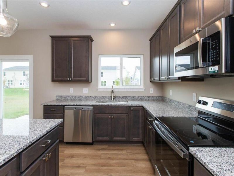 8239 Sycamore Hollow Drive, Pickerington, OH 43147 Photo 7