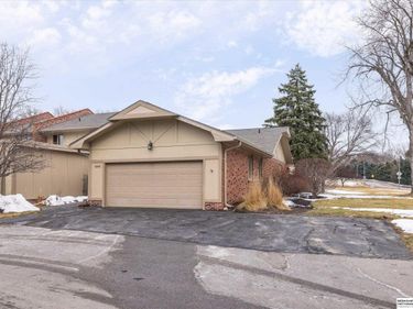 6045 Oakcrest Plaza, Unit 27, Omaha, NE 68137