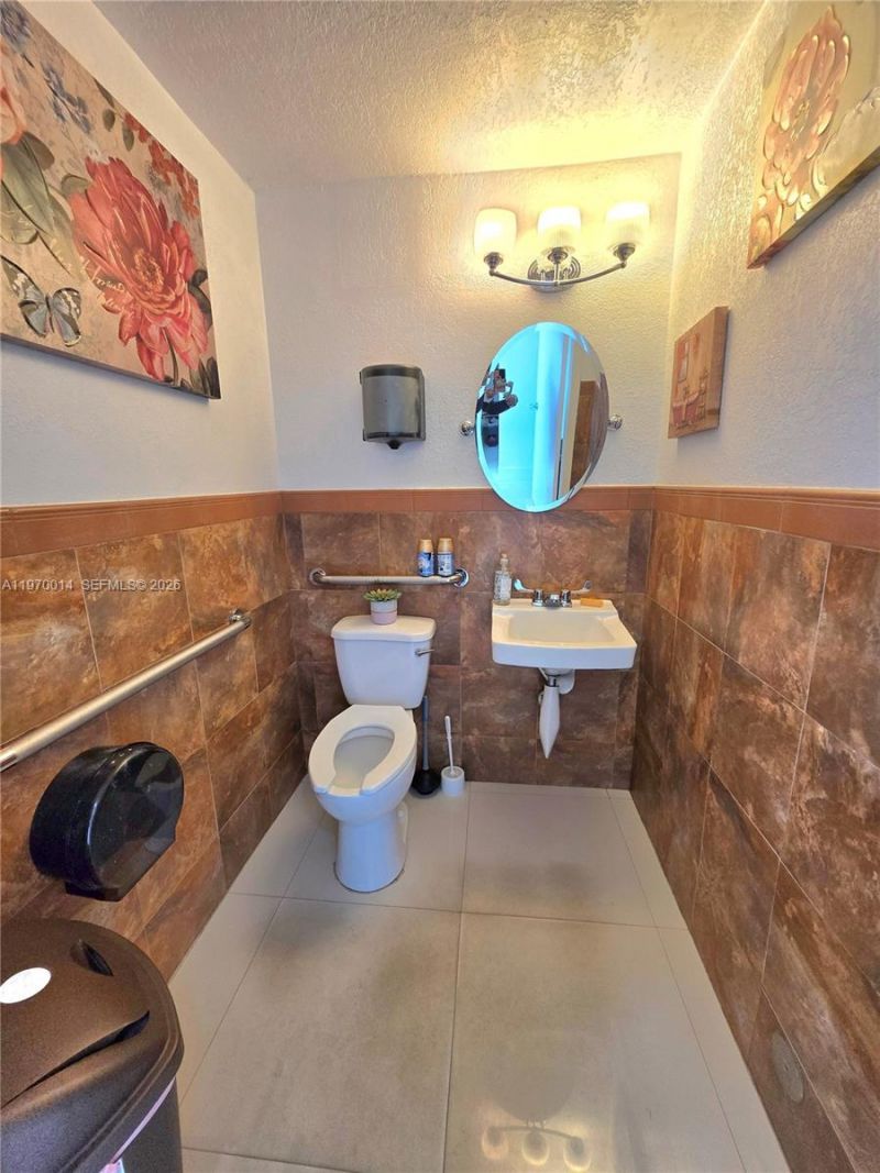 10873 SW 40th St, Miami, FL 33165 Photo