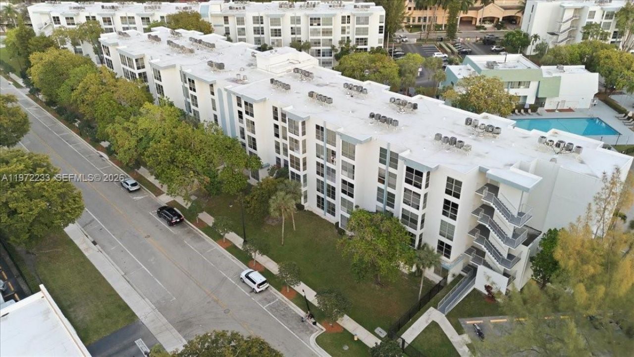 200 177th Dr , Unit 409, Sunny Isles Beach, FL 33160 Photo