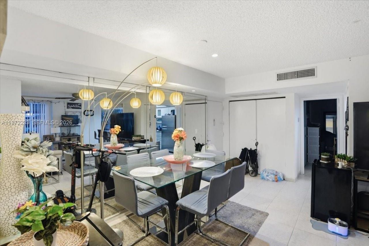 200 177th Dr , Unit 409, Sunny Isles Beach, FL 33160 Photo