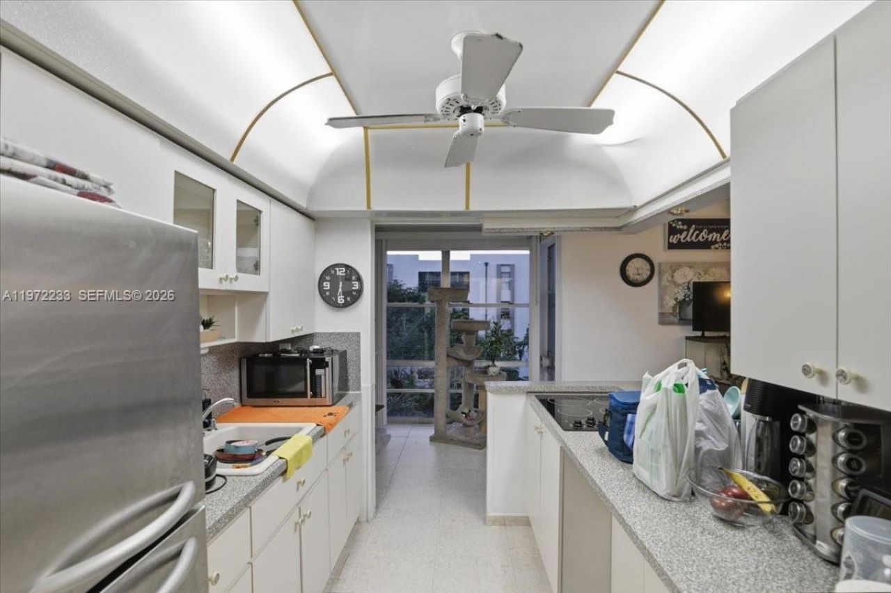 200 177th Dr , Unit 409, Sunny Isles Beach, FL 33160 Photo