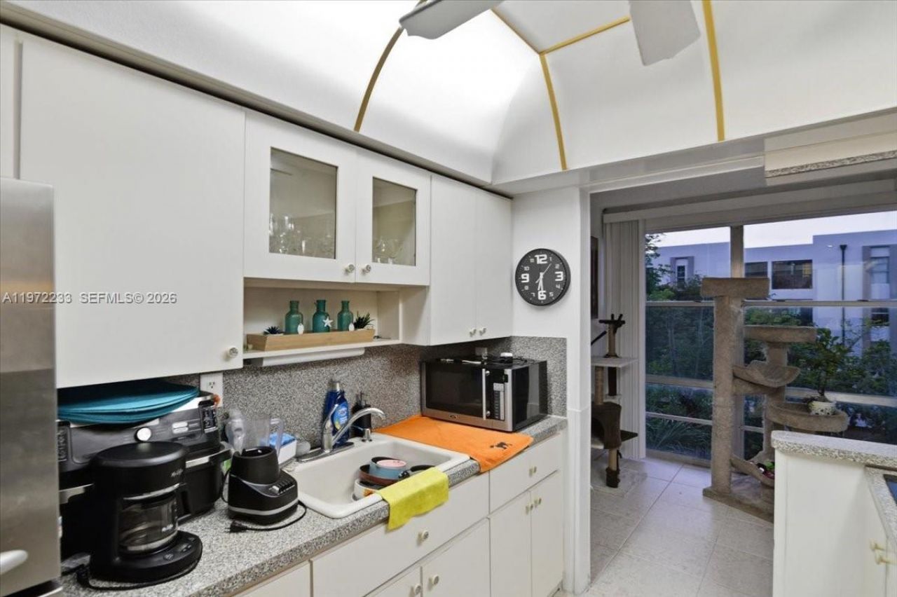 200 177th Dr , Unit 409, Sunny Isles Beach, FL 33160 Photo