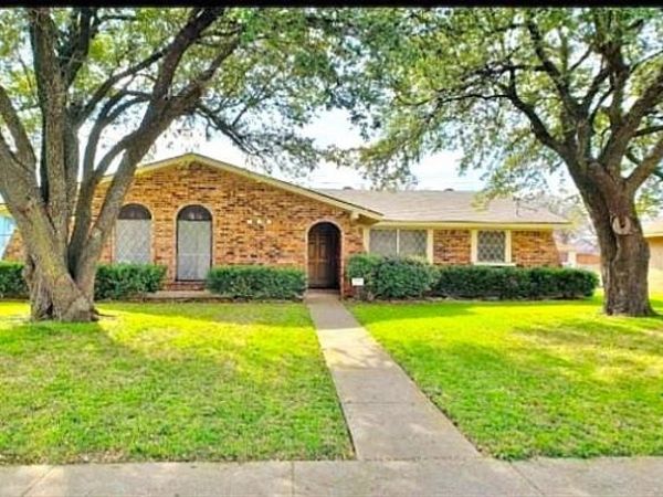 2752 Meadow Isle Lane, Dallas, TX 75237