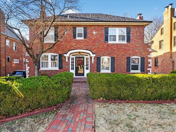 67 Crestwood Drive, St Louis, MO 63105