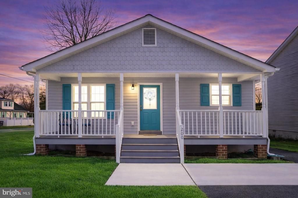 200 5th Street, Colonial Beach, VA 22443 Main Photo