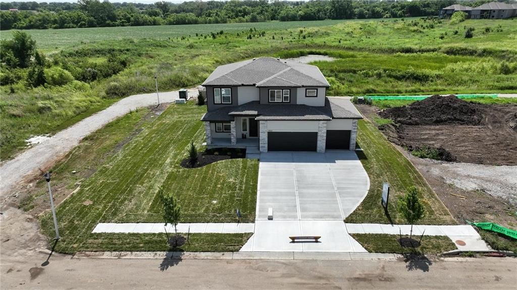 1005 SW Bluebird Lane, Oak Grove, MO 64075 Main Photo